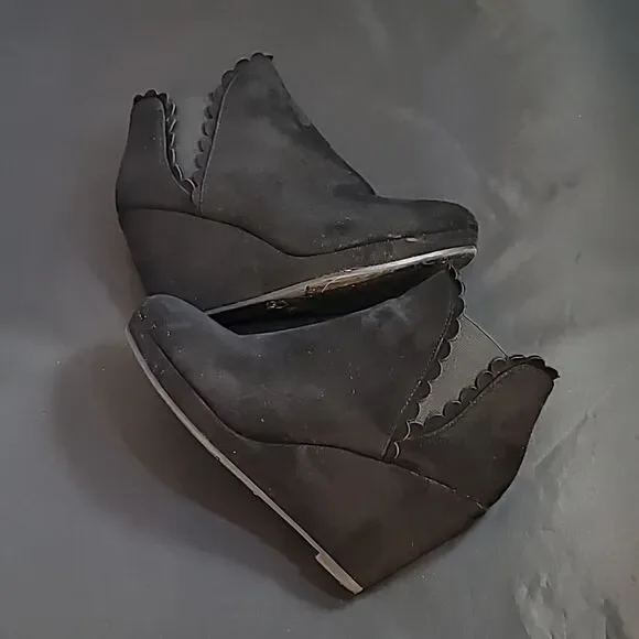 CHINESE LAUNDRY VANGO SUEDE WOMENS WEDGE BOOTIE - Picture 8 of 13